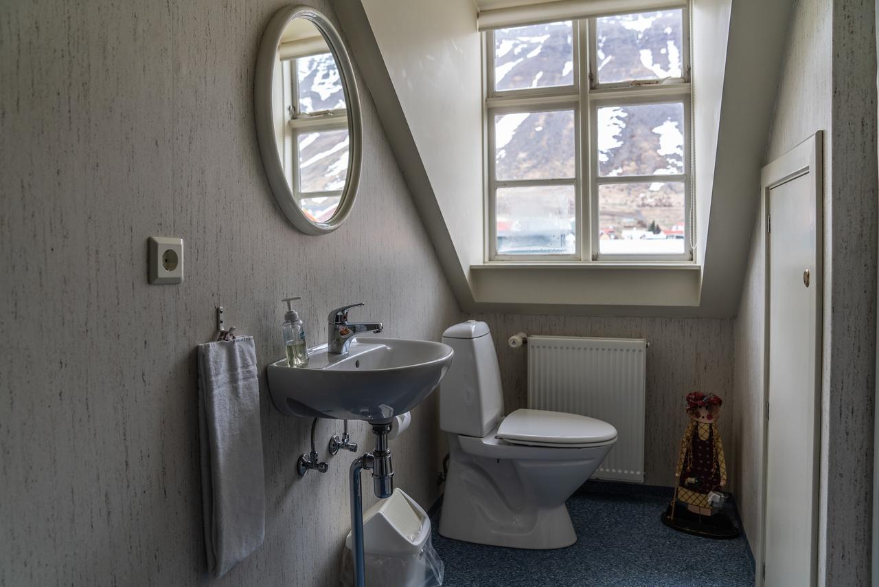 Guesthouse Gamla Isafjordur Exterior photo