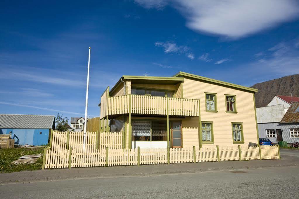 Guesthouse Gamla Isafjordur Exterior photo